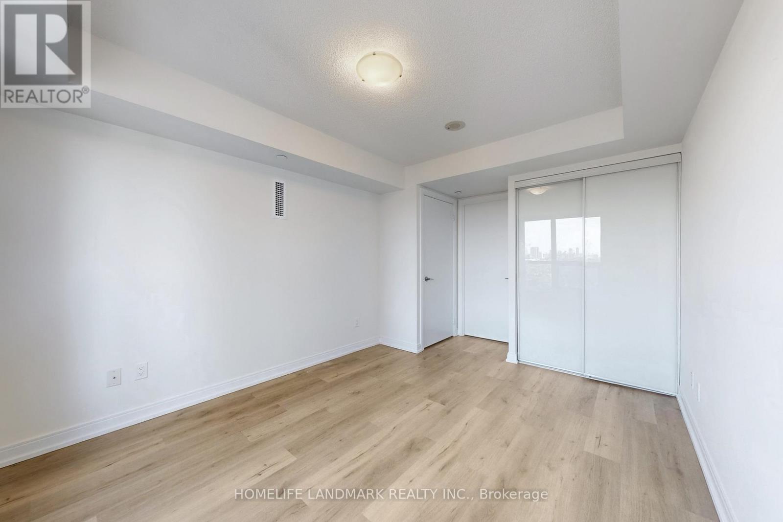 2106 - 255 Village Green Square, Toronto (Agincourt South-Malvern West), Ontario  M1S 0L7 - Photo 18 - E12446589