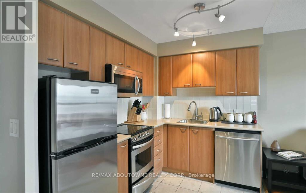 3205 - 36 Lee Centre Drive, Toronto (Woburn), Ontario  M1H 3K2 - Photo 10 - E12446685