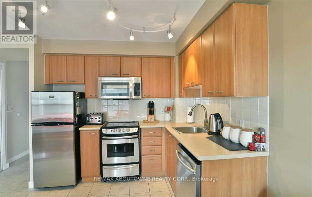 3205 - 36 Lee Centre Drive, Toronto (Woburn), Ontario  M1H 3K2 - Photo 11 - E12446685