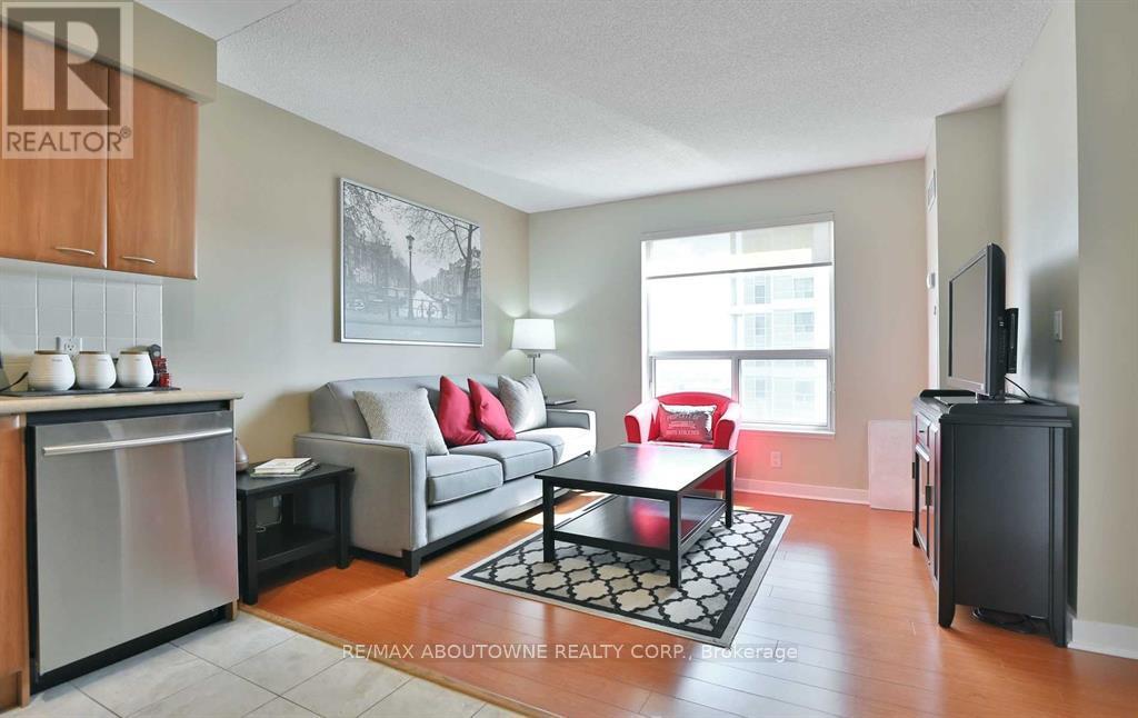 3205 - 36 Lee Centre Drive, Toronto (Woburn), Ontario  M1H 3K2 - Photo 4 - E12446685