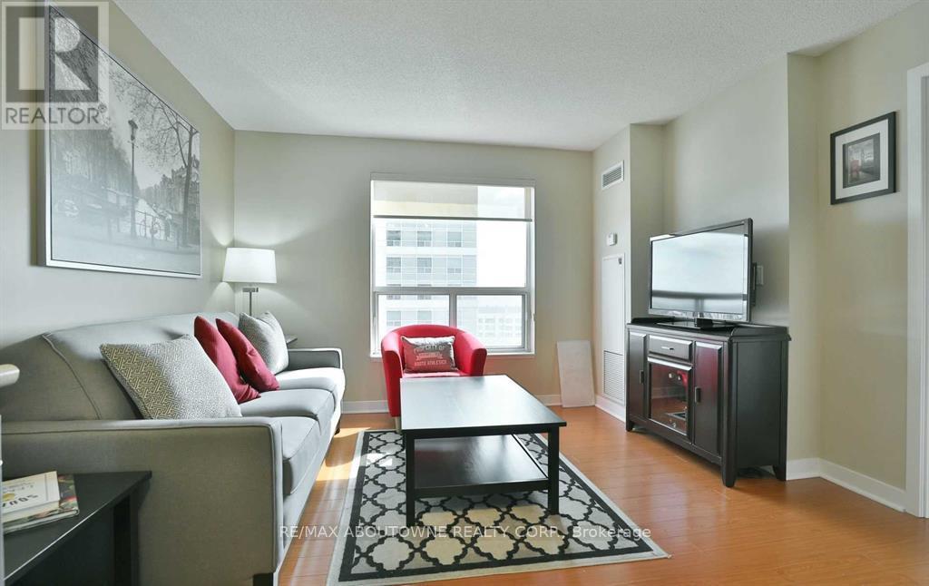 3205 - 36 Lee Centre Drive, Toronto (Woburn), Ontario  M1H 3K2 - Photo 6 - E12446685