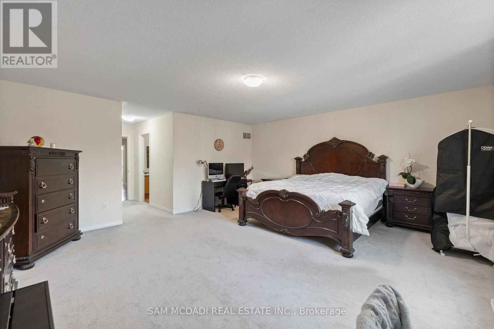 30 Zachary Place, Vaughan (Vellore Village), Ontario  L4H 0C2 - Photo 12 - N12446550