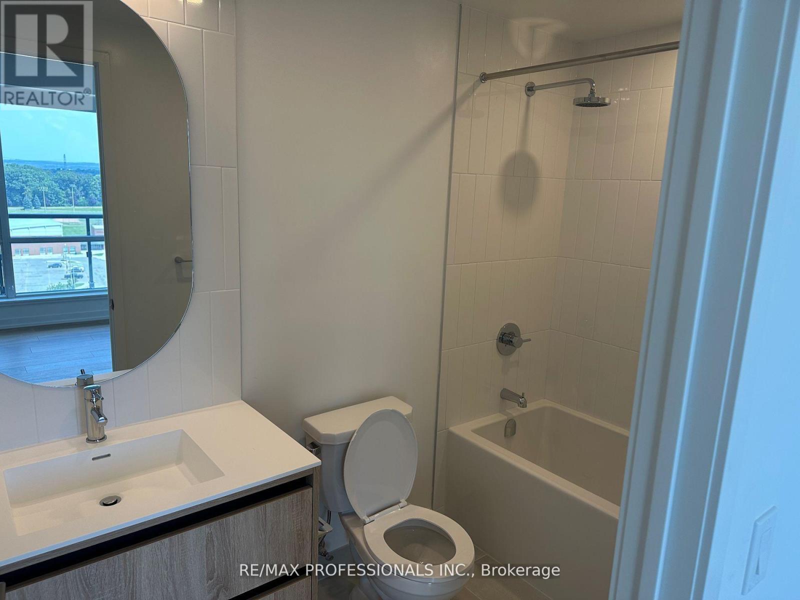 B1203 - 7950 Bathurst Street, Vaughan (Beverley Glen), Ontario  L4J 0L4 - Photo 13 - N12446652