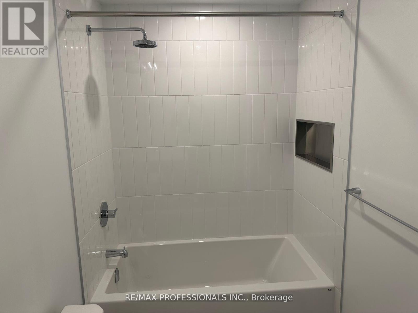 B1203 - 7950 Bathurst Street, Vaughan (Beverley Glen), Ontario  L4J 0L4 - Photo 14 - N12446652
