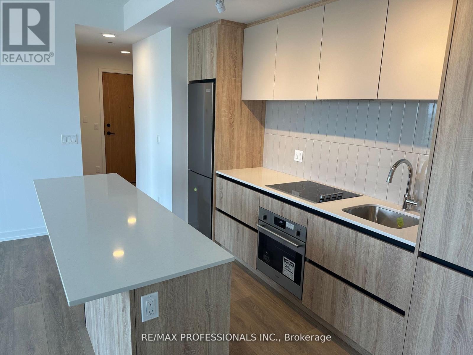 B1203 - 7950 Bathurst Street, Vaughan (Beverley Glen), Ontario  L4J 0L4 - Photo 3 - N12446652
