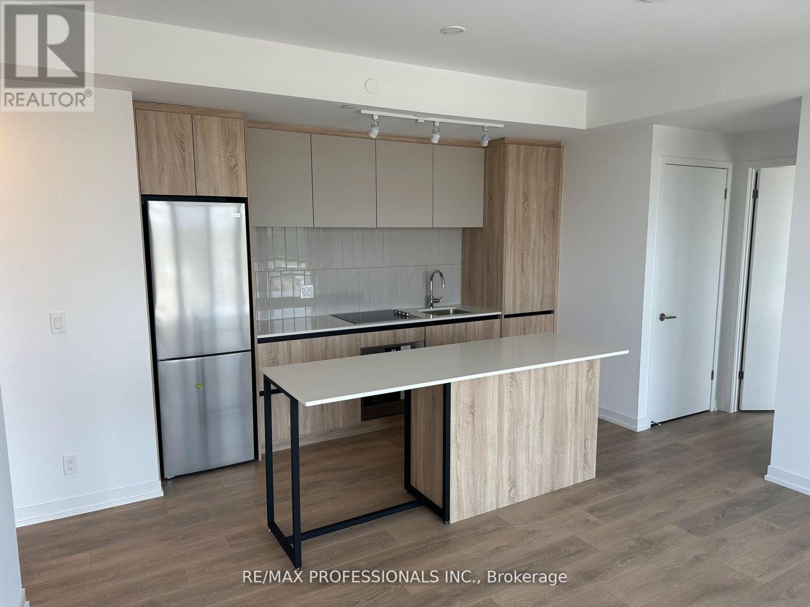 B1203 - 7950 Bathurst Street, Vaughan (Beverley Glen), Ontario  L4J 0L4 - Photo 4 - N12446652
