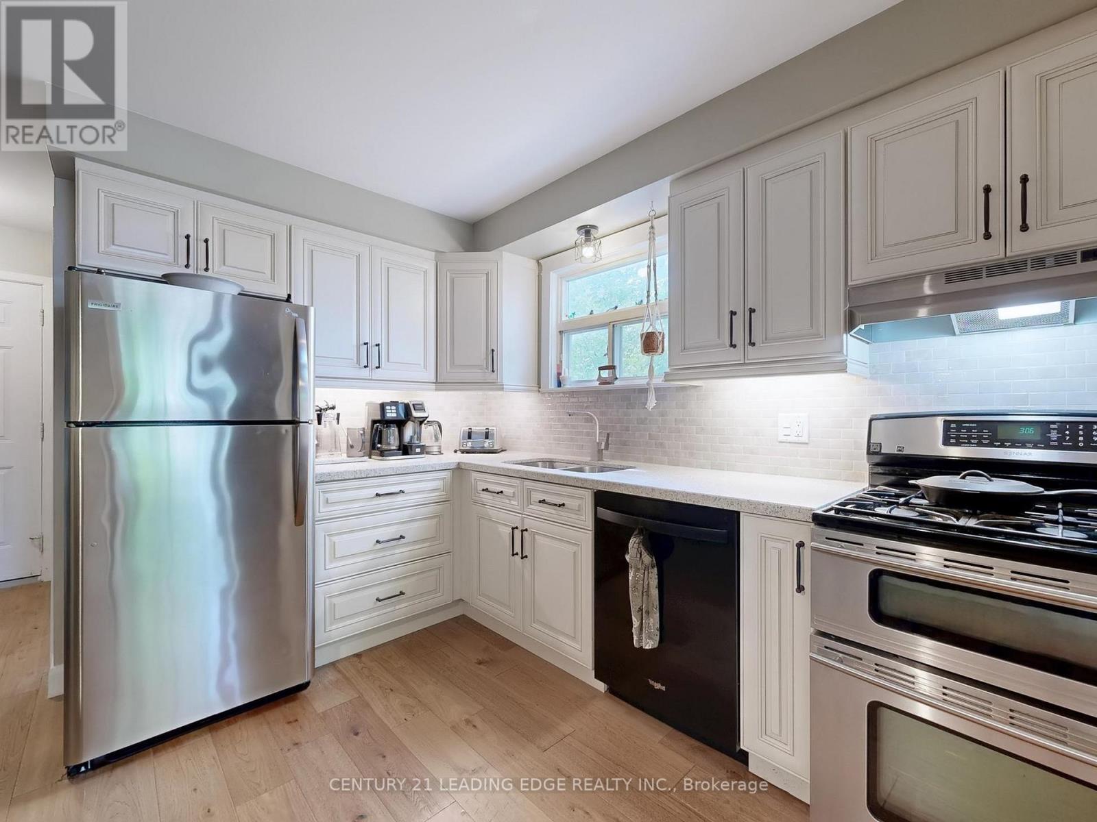 255 Cedarholme Avenue, Georgina, Ontario  L4P 2W5 - Photo 12 - N12446663