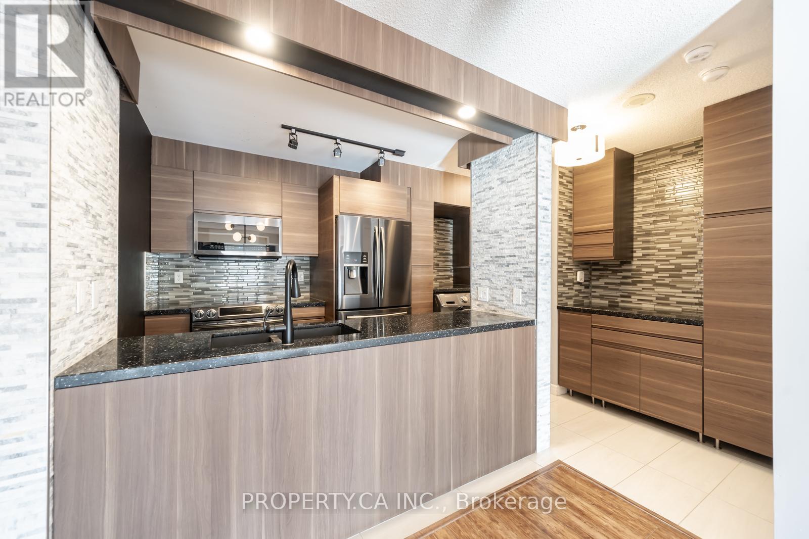303 - 399 South Park Road, Markham (Commerce Valley), Ontario  L3T 0B8 - Photo 12 - N12446676