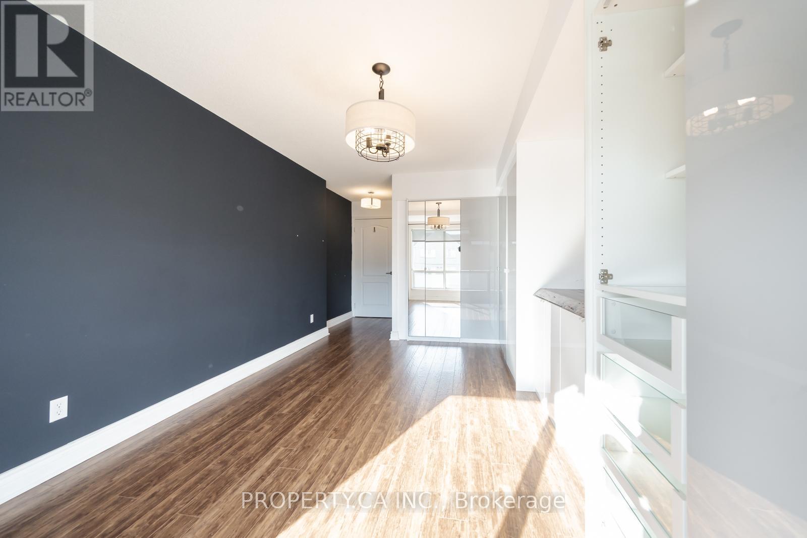 303 - 399 South Park Road, Markham (Commerce Valley), Ontario  L3T 0B8 - Photo 19 - N12446676