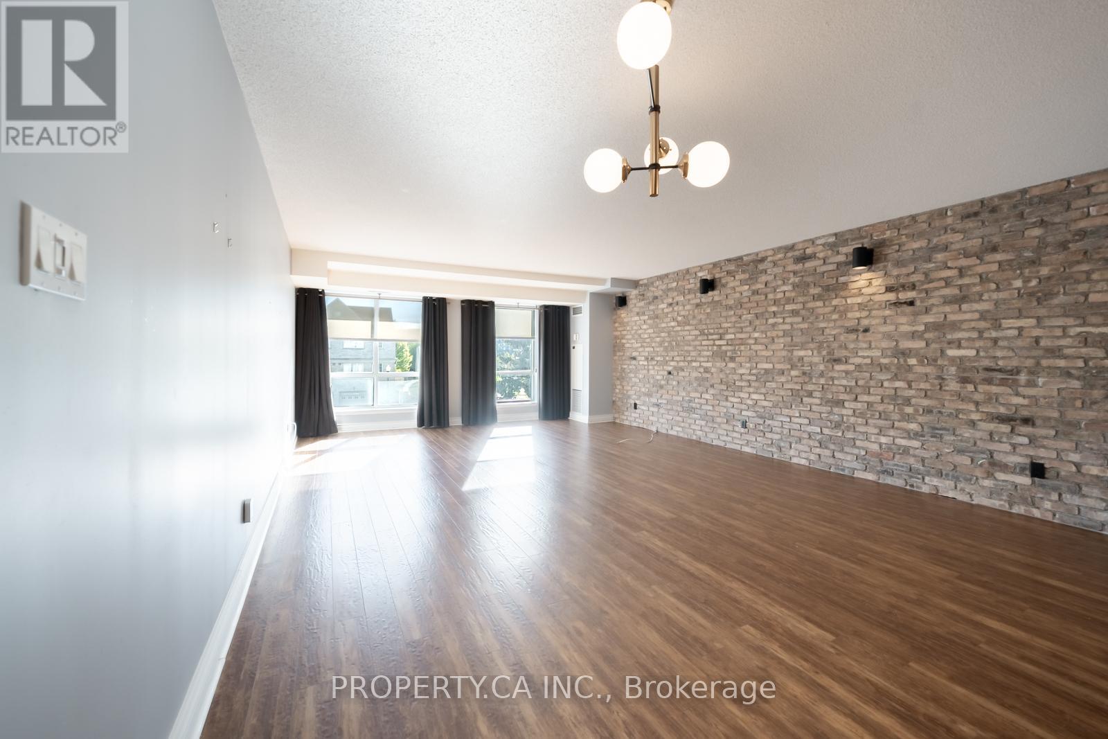 303 - 399 South Park Road, Markham (Commerce Valley), Ontario  L3T 0B8 - Photo 3 - N12446676