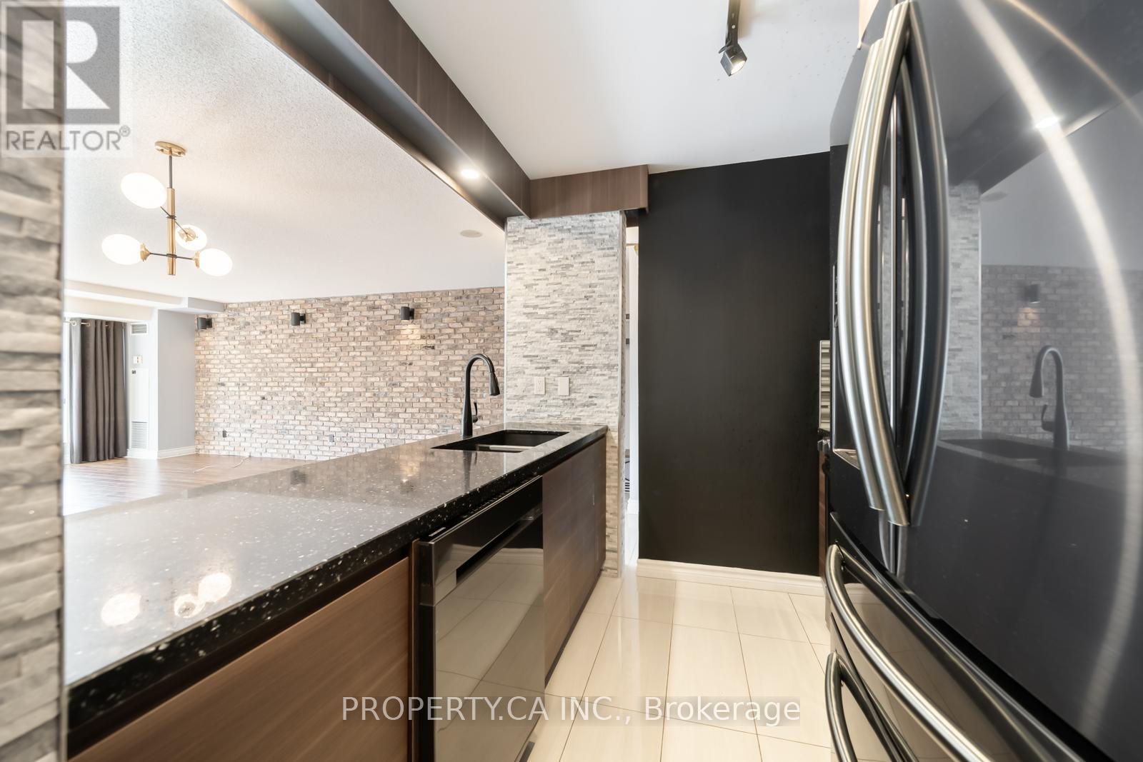 303 - 399 South Park Road, Markham (Commerce Valley), Ontario  L3T 0B8 - Photo 8 - N12446676