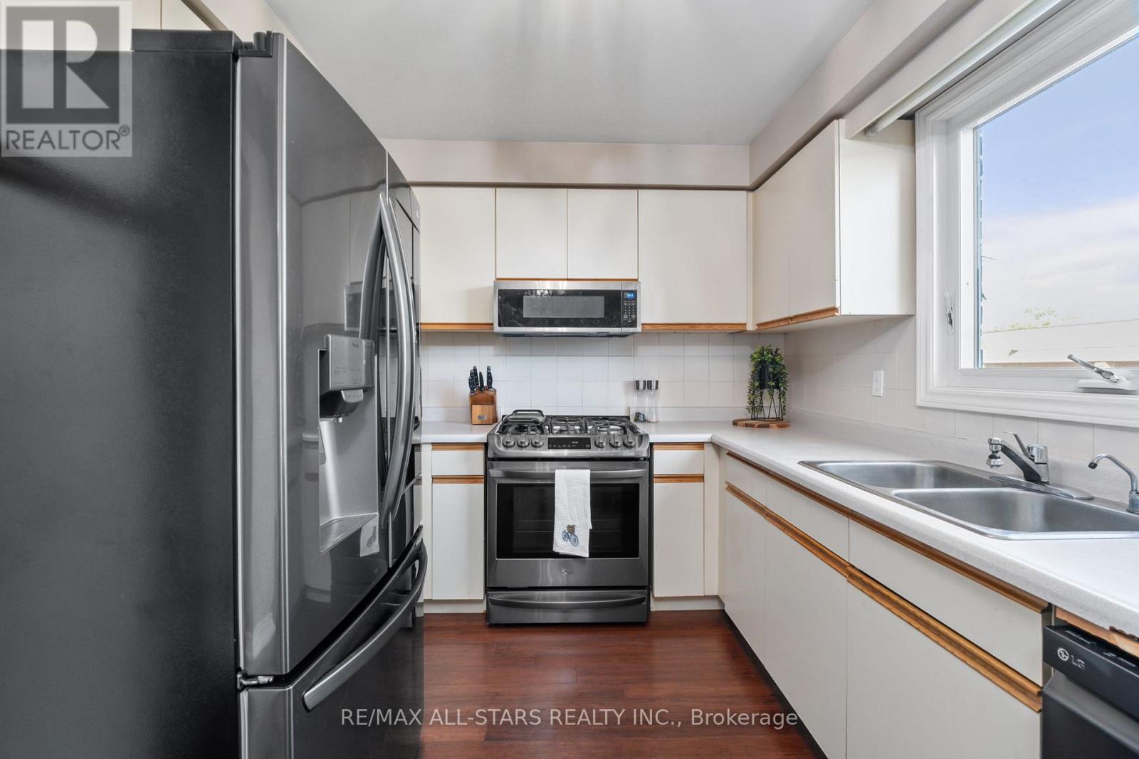 222 Biscayne Boulevard, Georgina (Keswick South), Ontario  L4P 3L8 - Photo 10 - N12446680