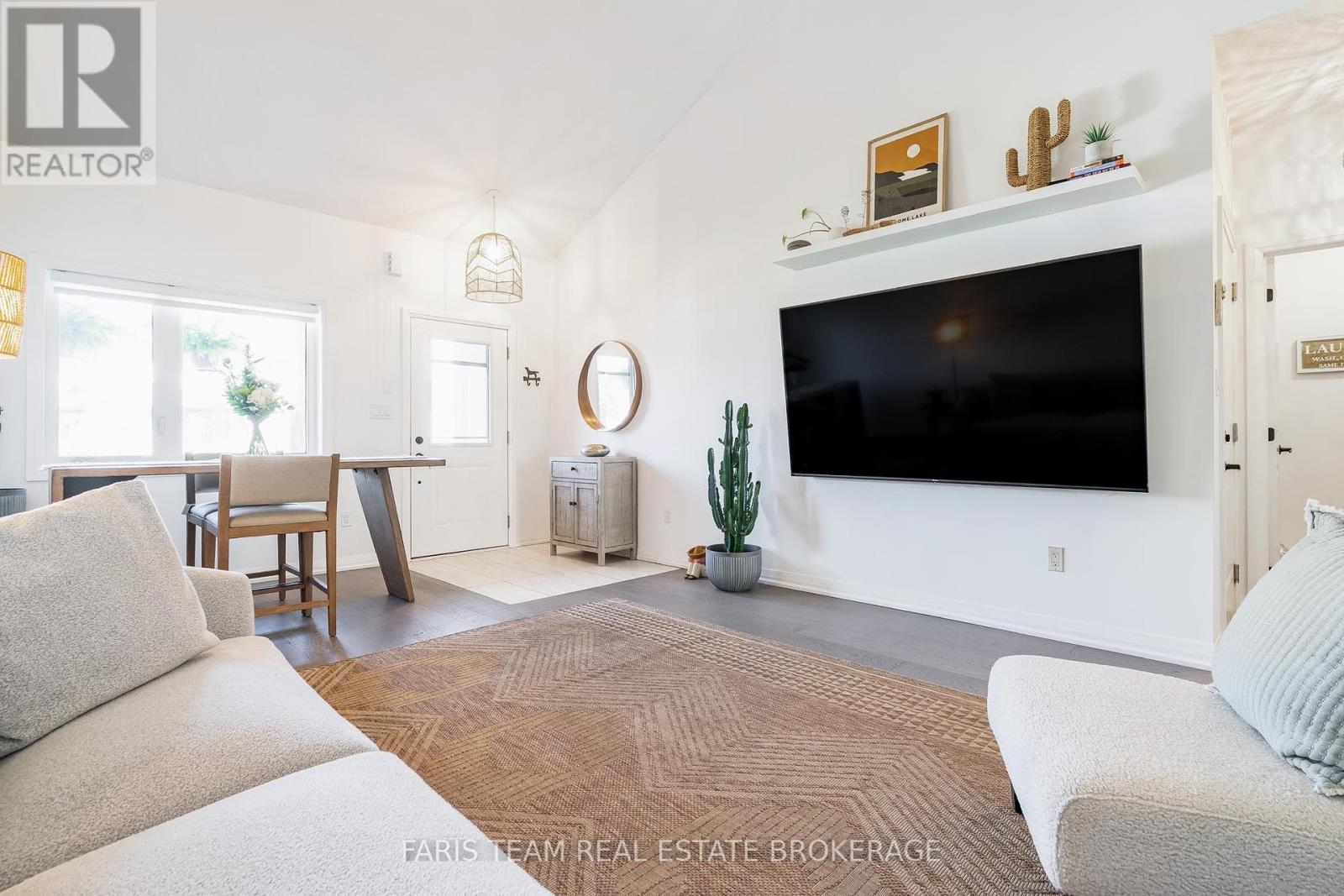 16 Lahey Crescent, Penetanguishene, Ontario  L9M 0W1 - Photo 15 - S12446566