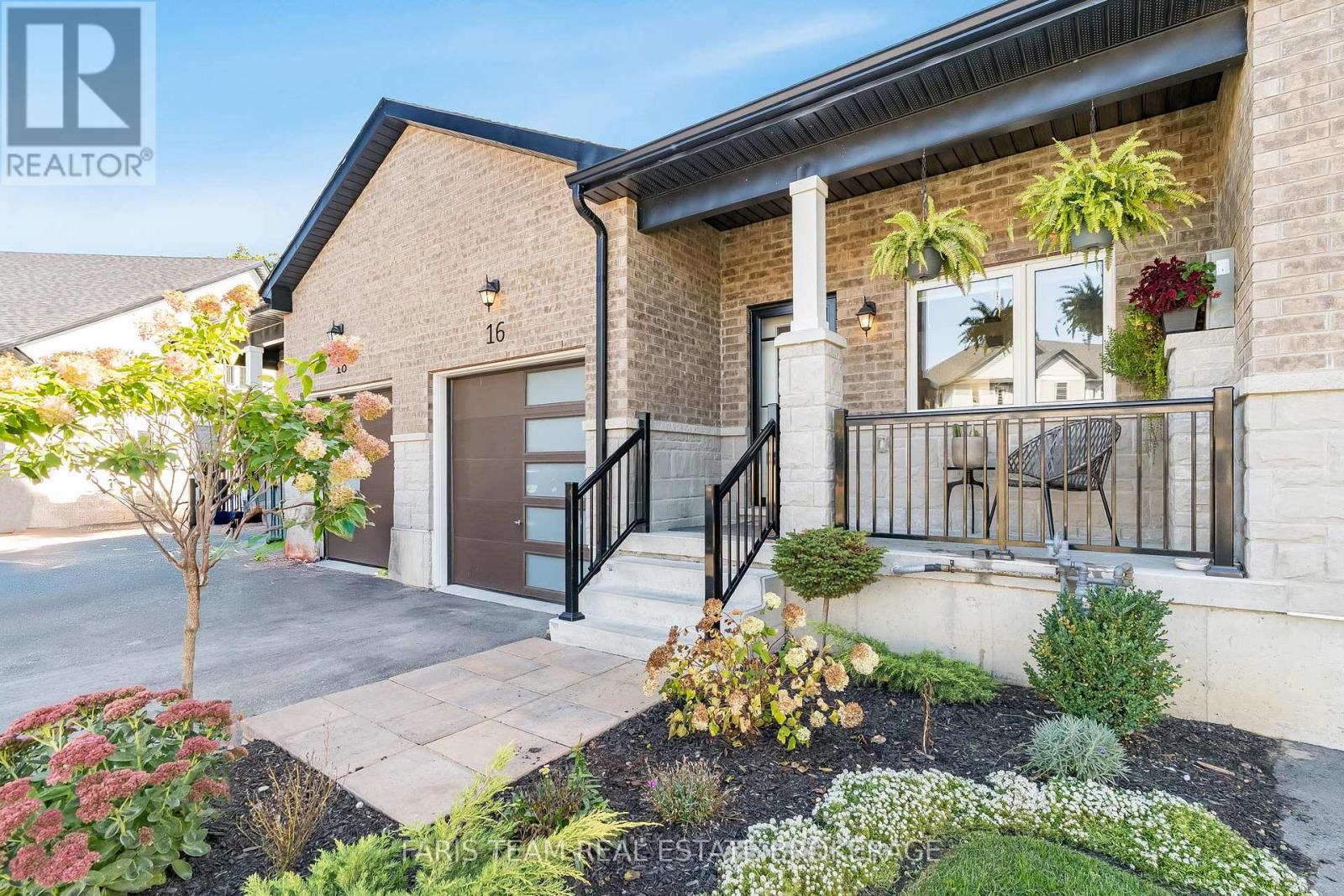 16 Lahey Crescent, Penetanguishene, Ontario  L9M 0W1 - Photo 3 - S12446566