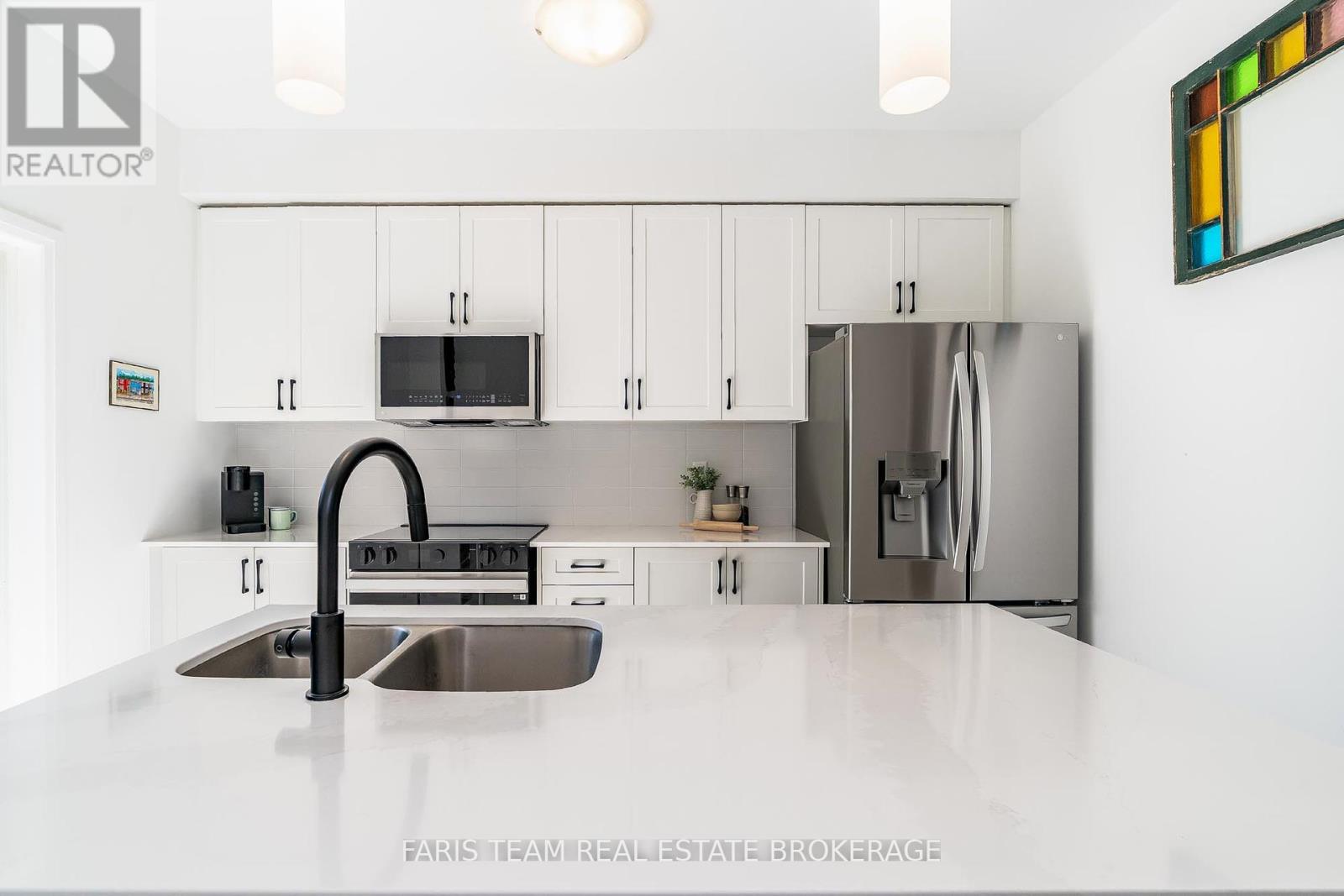 16 Lahey Crescent, Penetanguishene, Ontario  L9M 0W1 - Photo 6 - S12446566