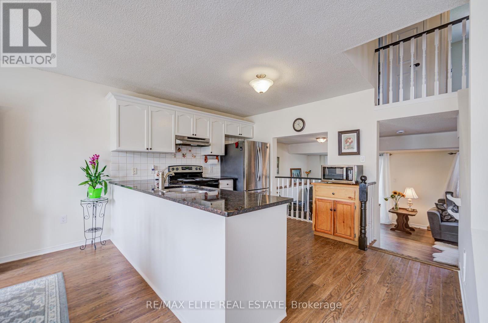 222 Country Lane, Barrie (Painswick South), Ontario  L4N 0W1 - Photo 10 - S12446617