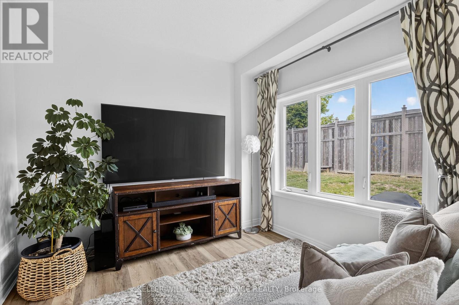 70 Pearcey Crescent, Barrie (Bayfield), Ontario  L4N 6R7 - Photo 10 - S12446679