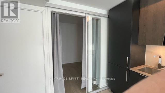5007 - 3900 Confederation Parkway, Mississauga, Ontario  L5B 0M3 - Photo 11 - W12446762