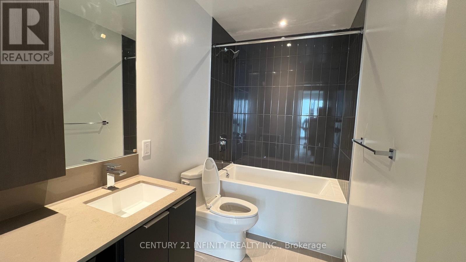 5007 - 3900 Confederation Parkway, Mississauga, Ontario  L5B 0M3 - Photo 13 - W12446762