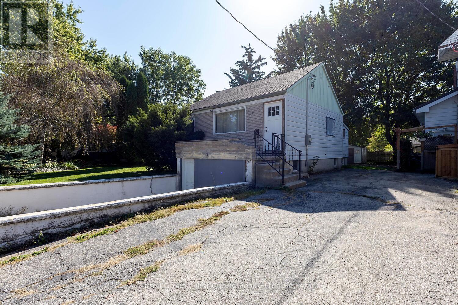 35 DEVON STREET, Stratford, Ontario