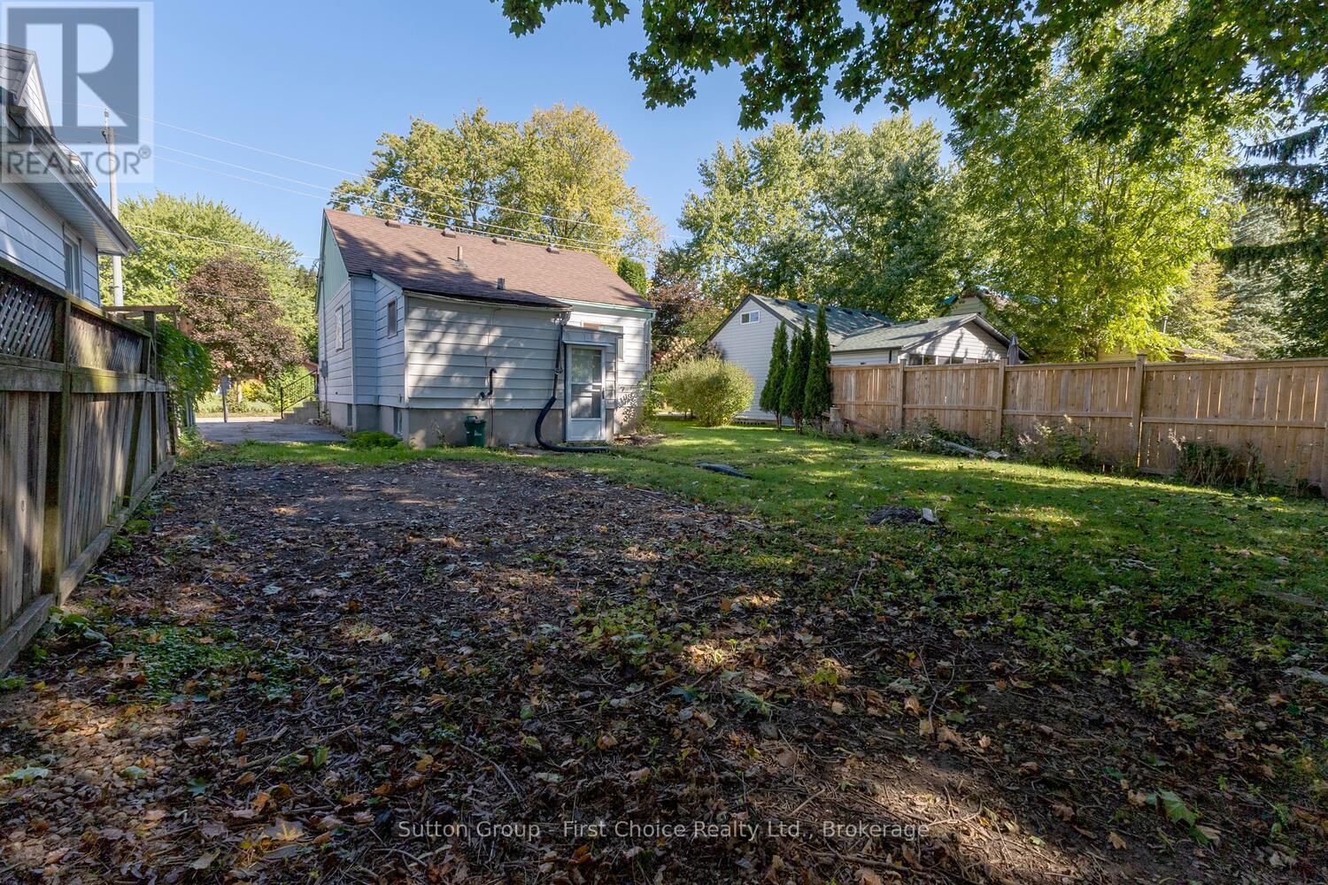 35 Devon Street, Stratford, Ontario  N5A 2Z5 - Photo 14 - X12446778