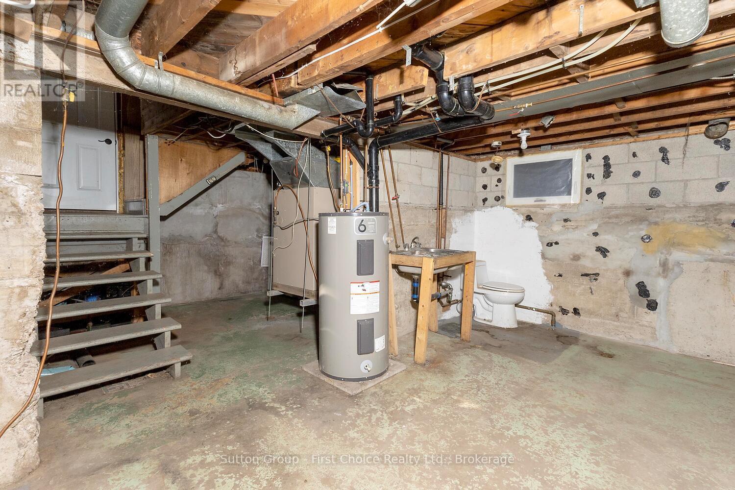 35 Devon Street, Stratford, Ontario  N5A 2Z5 - Photo 18 - X12446778