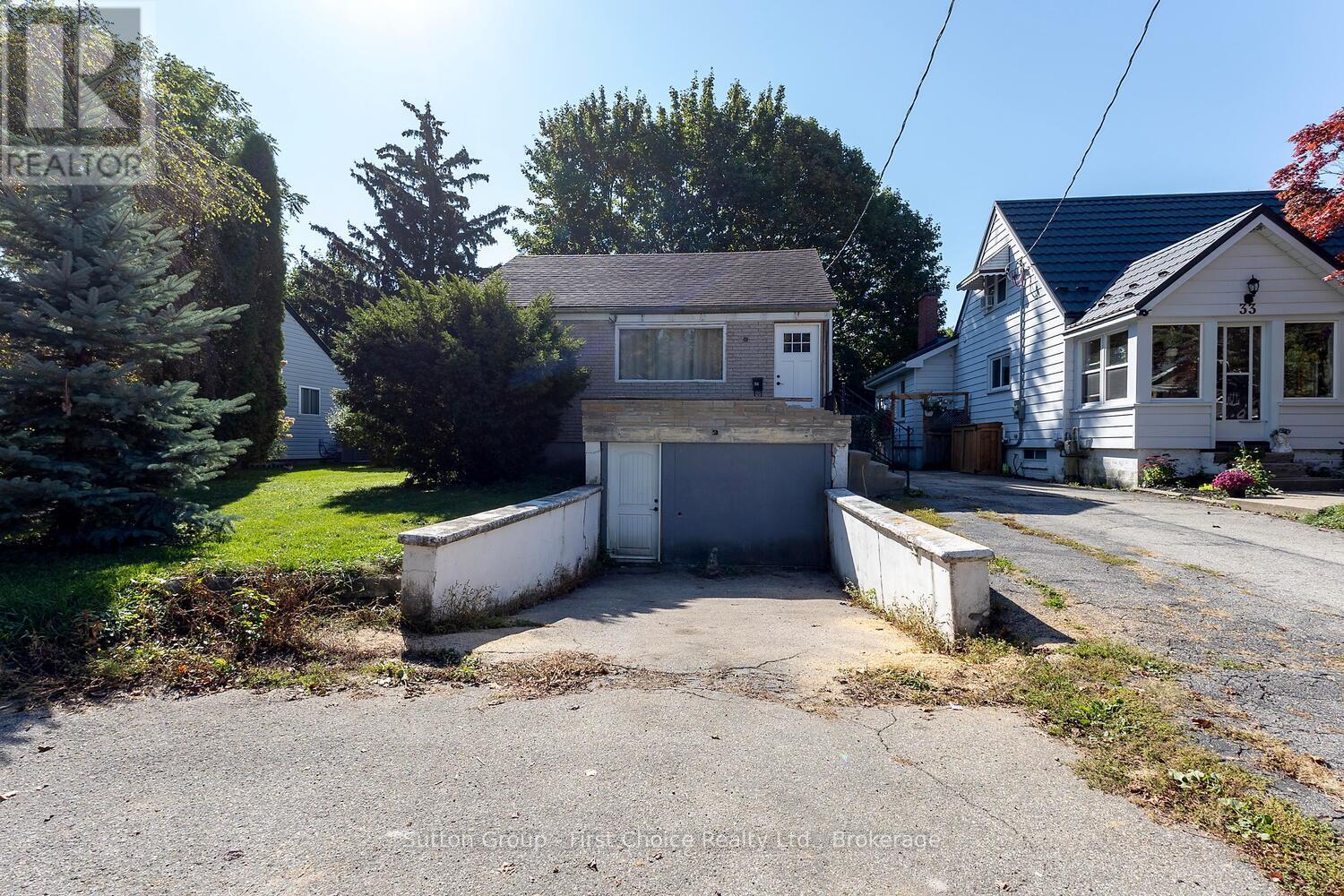 35 Devon Street, Stratford, Ontario  N5A 2Z5 - Photo 2 - X12446778