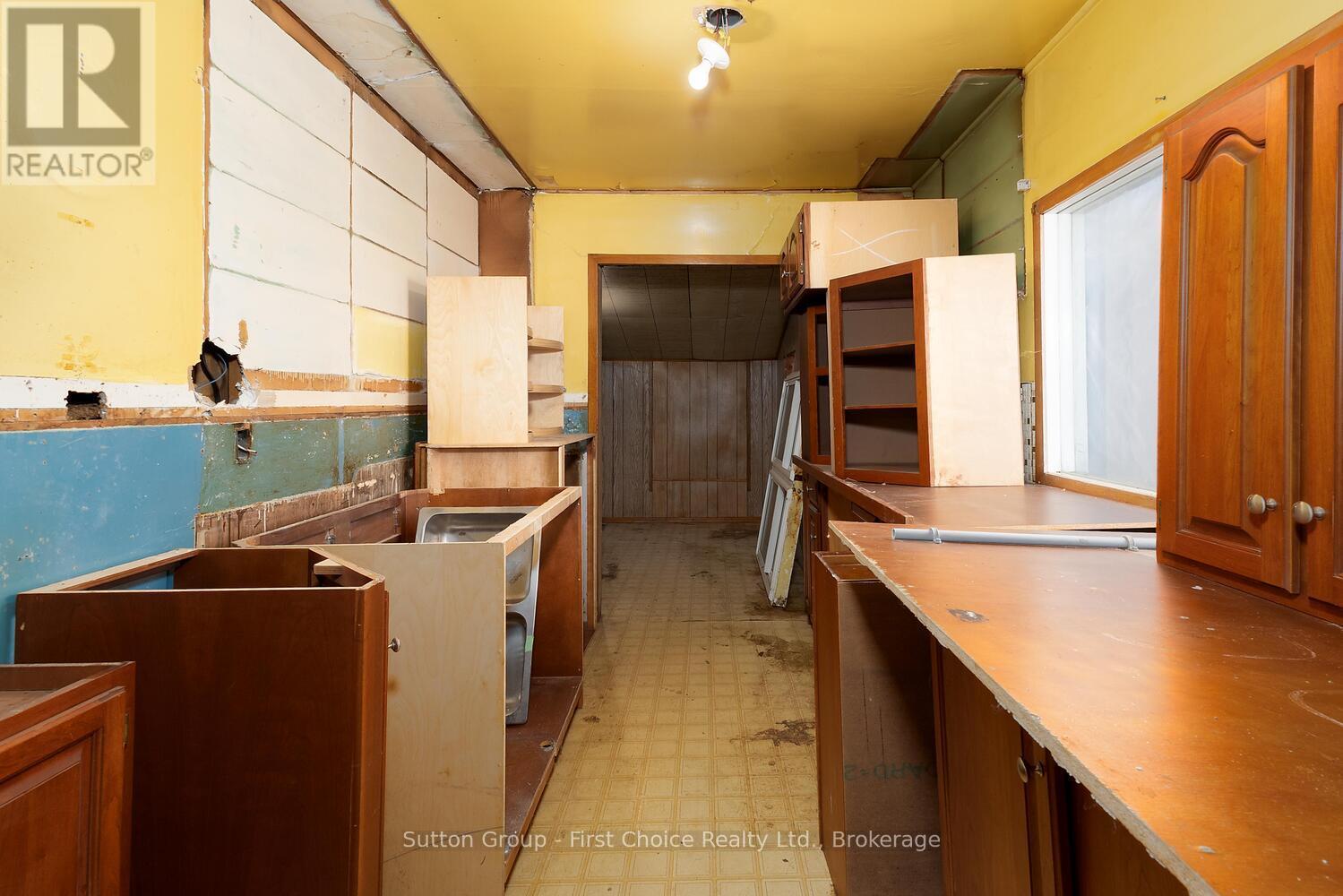 35 Devon Street, Stratford, Ontario  N5A 2Z5 - Photo 6 - X12446778