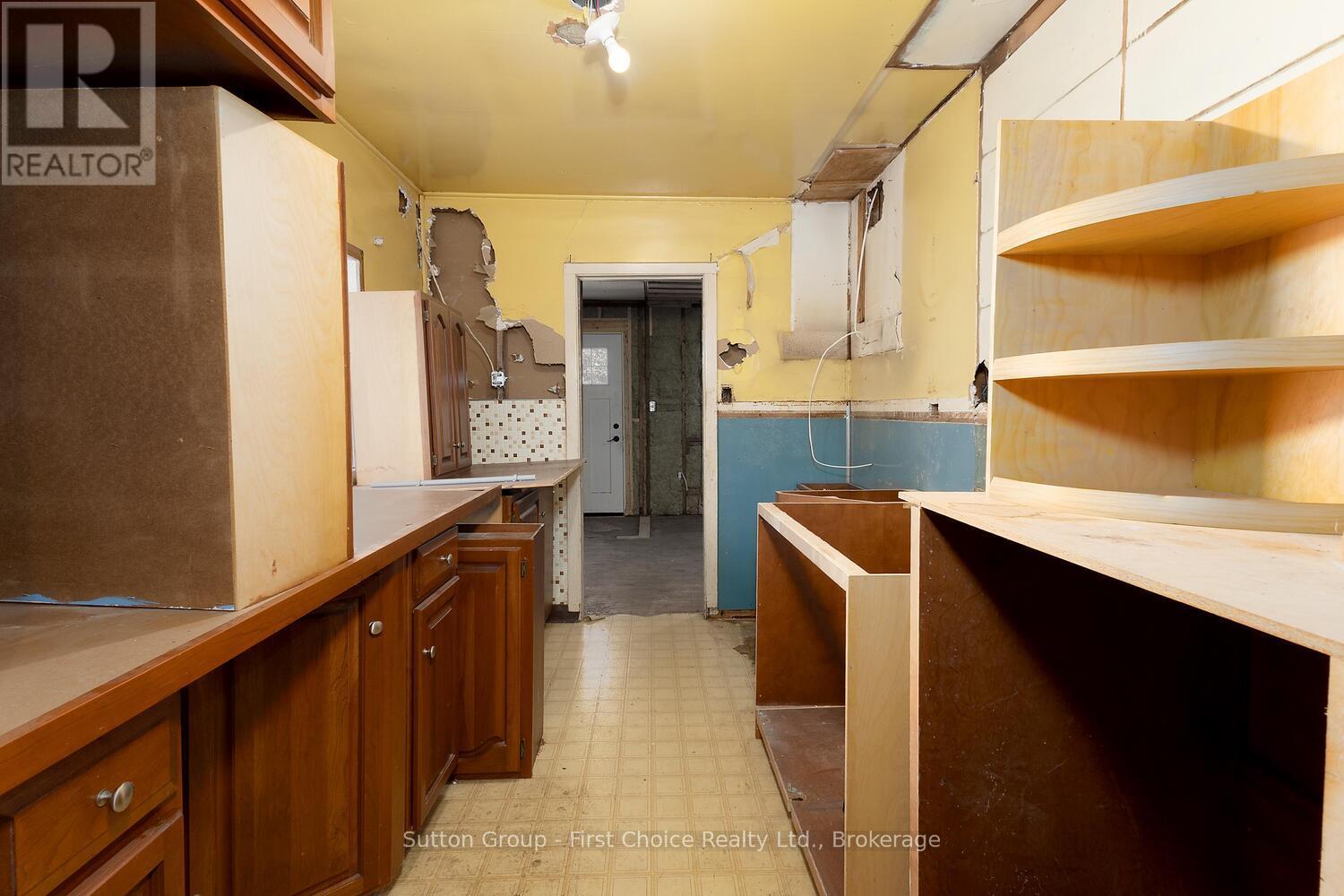 35 Devon Street, Stratford, Ontario  N5A 2Z5 - Photo 7 - X12446778