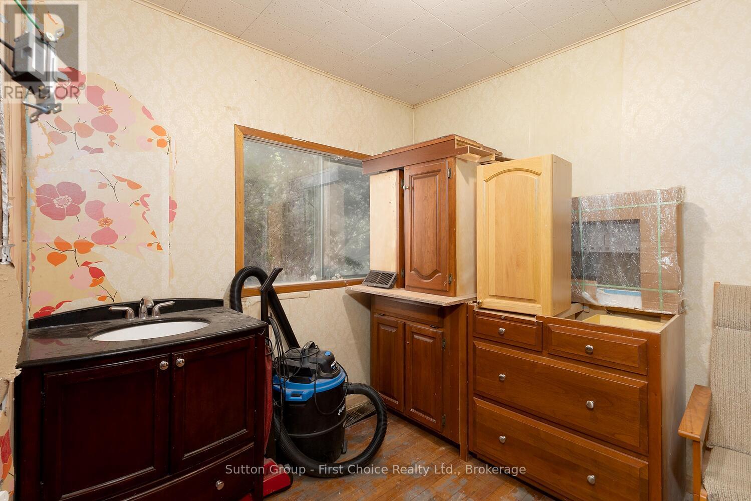 35 Devon Street, Stratford, Ontario  N5A 2Z5 - Photo 8 - X12446778