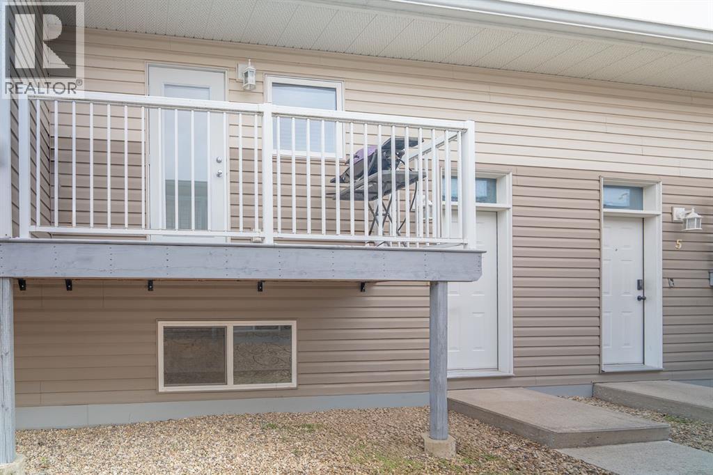 6, 4605 55 Street, Ponoka, Alberta  T4J 0A8 - Photo 2 - A2262418