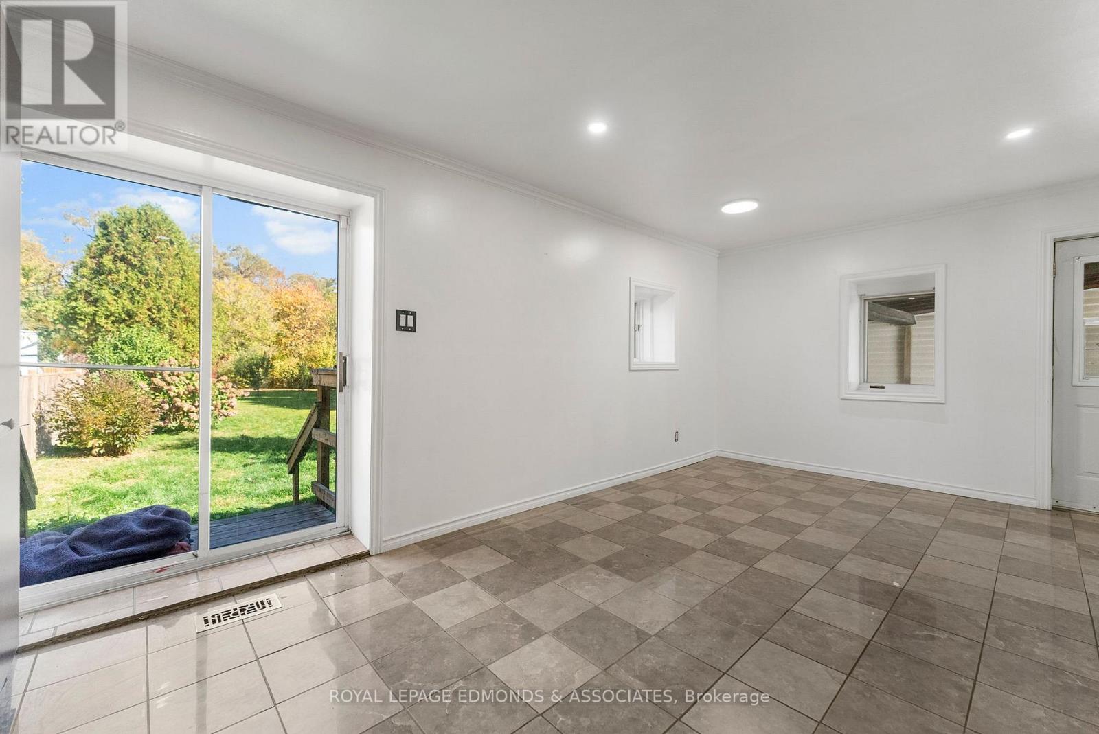 525 Boundary Road E, Pembroke, Ontario  K8A 6L7 - Photo 8 - X12446250