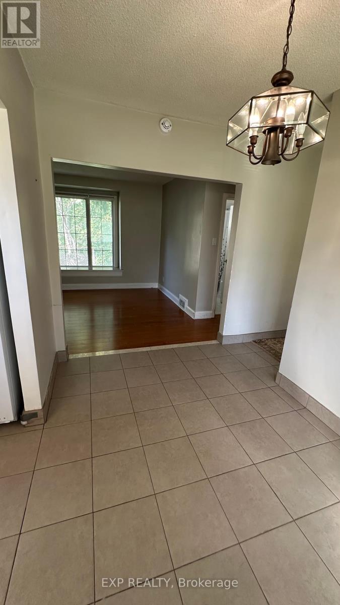 16 King Georges Drive W, Toronto, Ontario  M6M 2G9 - Photo 14 - W12446557