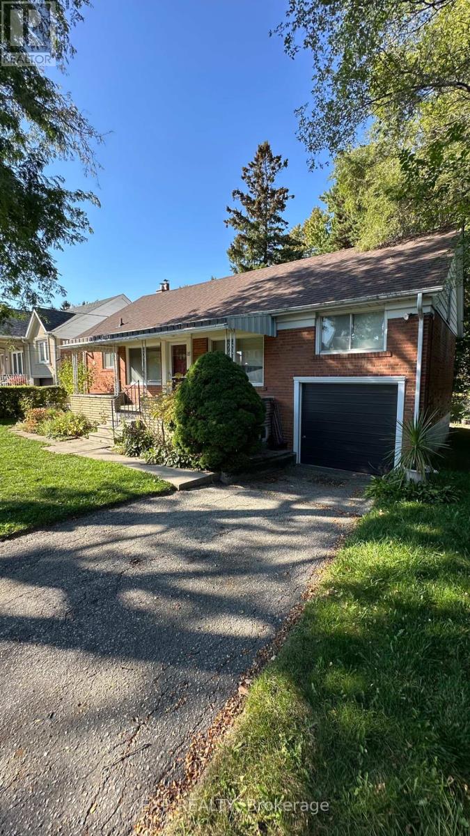 16 King Georges Drive W, Toronto, Ontario  M6M 2G9 - Photo 4 - W12446557
