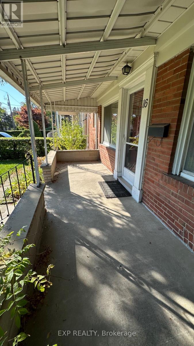 16 King Georges Drive W, Toronto, Ontario  M6M 2G9 - Photo 5 - W12446557