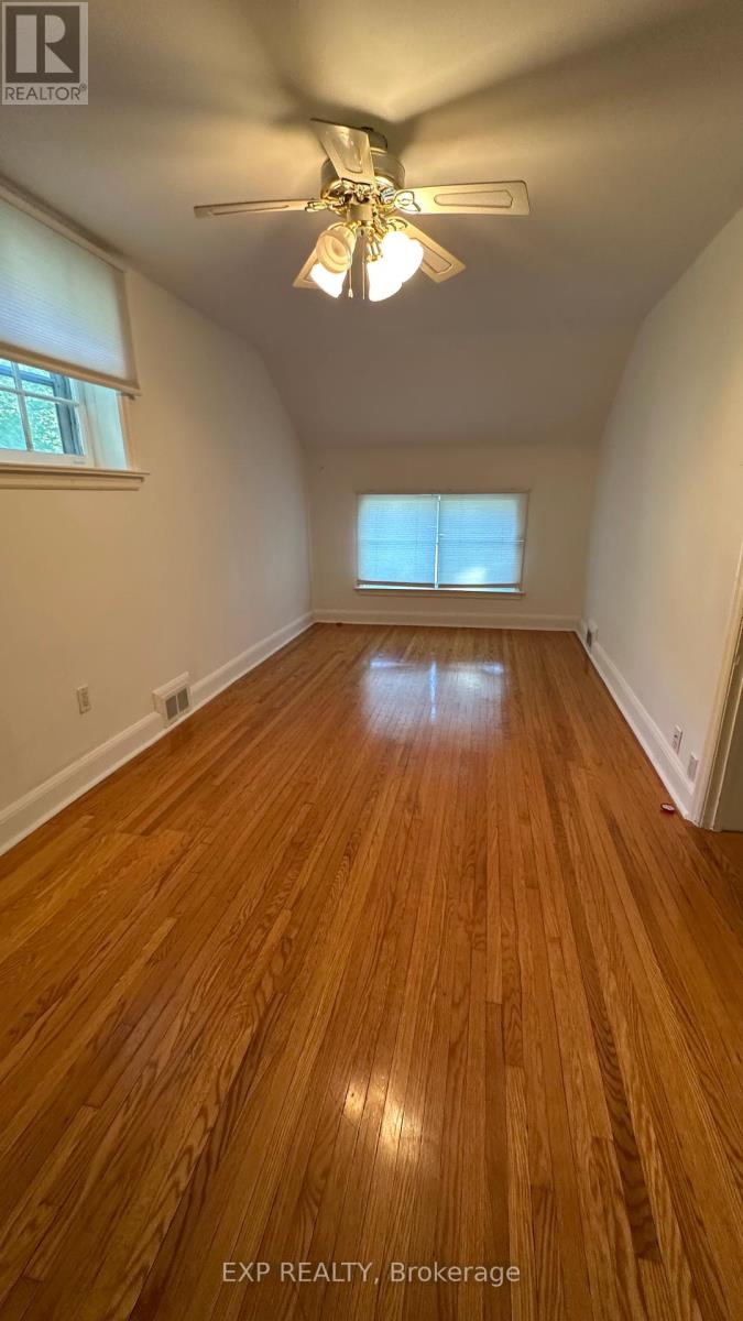 16 King Georges Drive W, Toronto, Ontario  M6M 2G9 - Photo 6 - W12446557