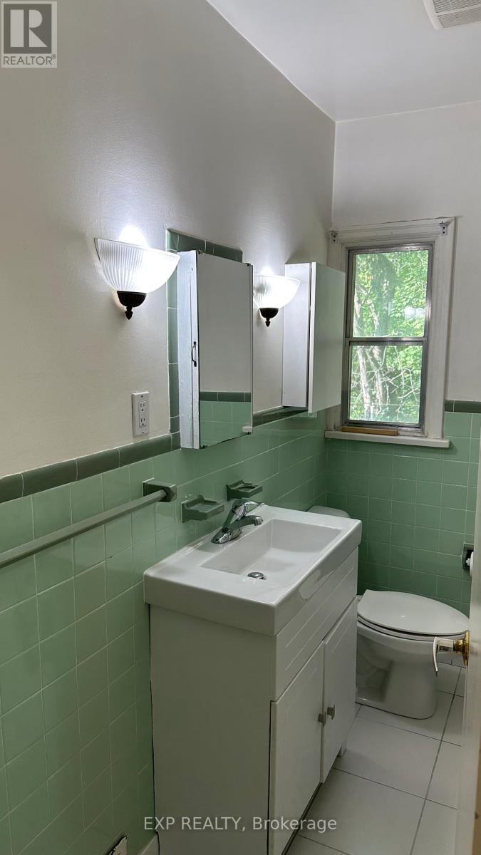 16 King Georges Drive W, Toronto, Ontario  M6M 2G9 - Photo 9 - W12446557
