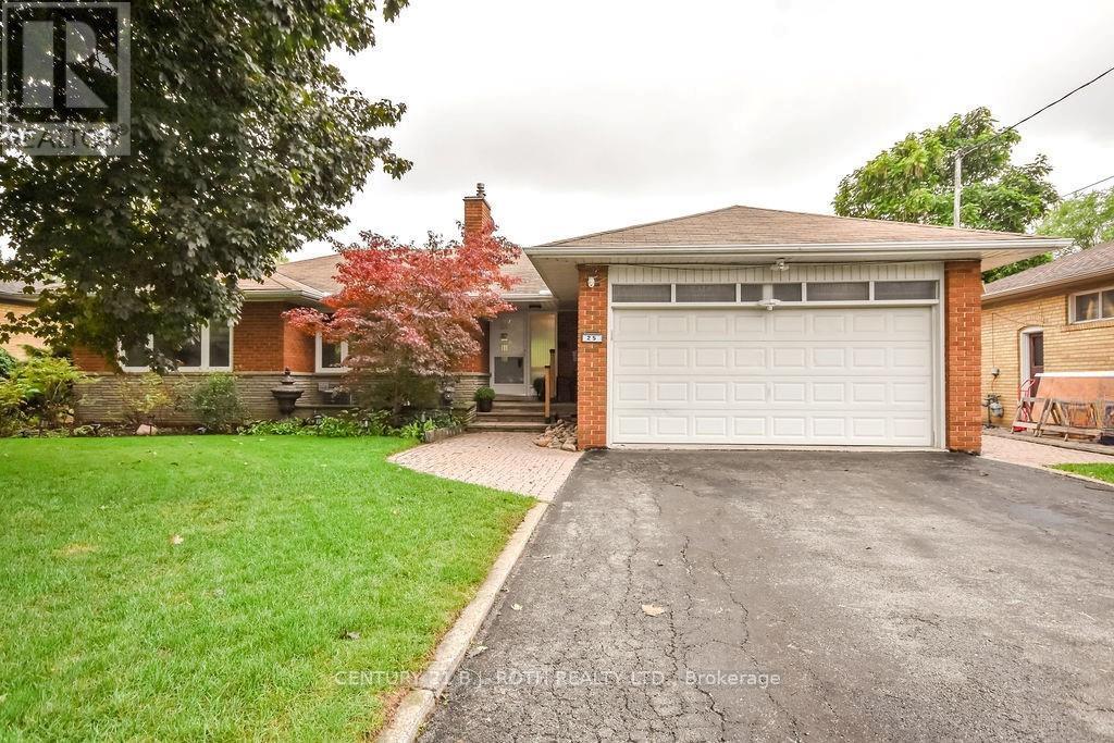 25 Florida Crescent, Toronto (Humbermede), Ontario  M9M 1P4 - Photo 1 - W12446565
