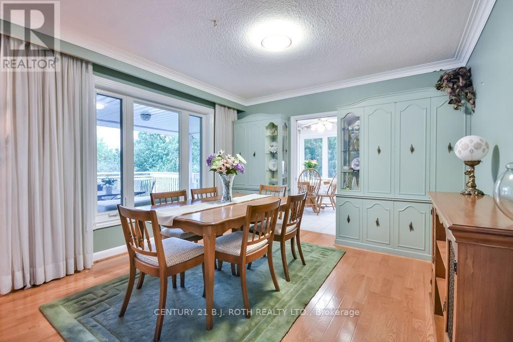 25 Florida Crescent, Toronto (Humbermede), Ontario  M9M 1P4 - Photo 10 - W12446565