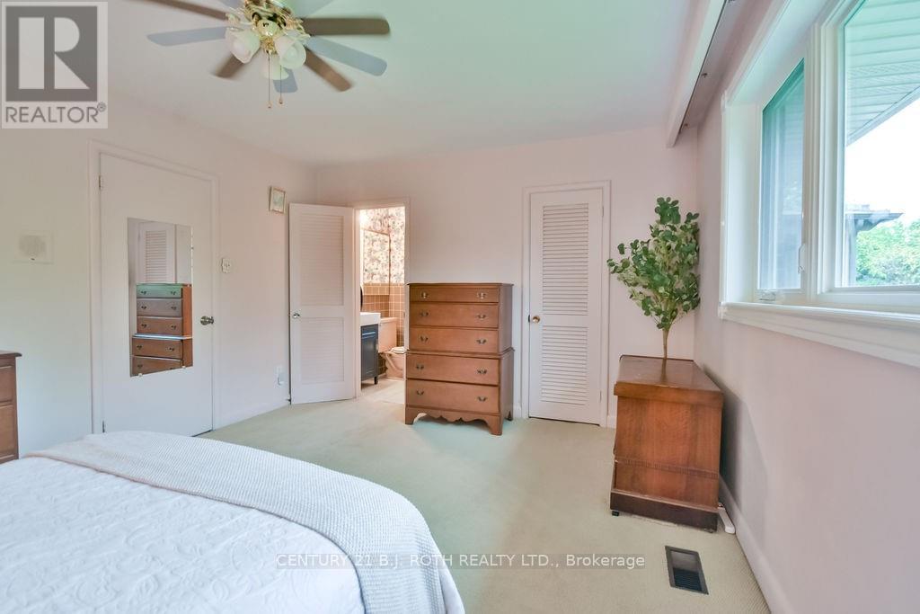25 Florida Crescent, Toronto (Humbermede), Ontario  M9M 1P4 - Photo 17 - W12446565
