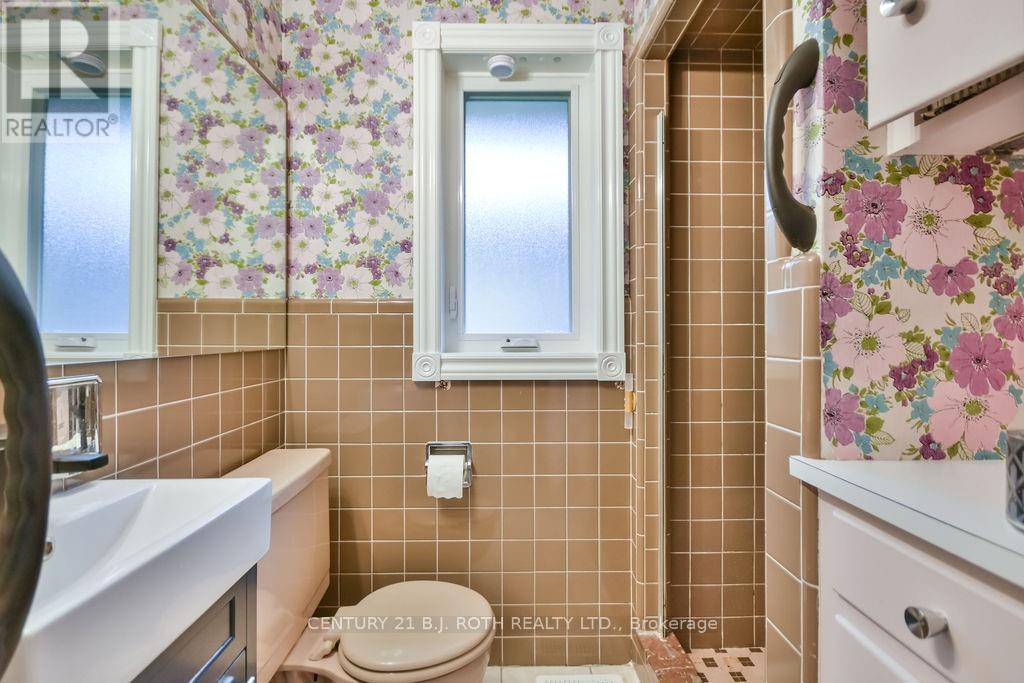 25 Florida Crescent, Toronto (Humbermede), Ontario  M9M 1P4 - Photo 18 - W12446565