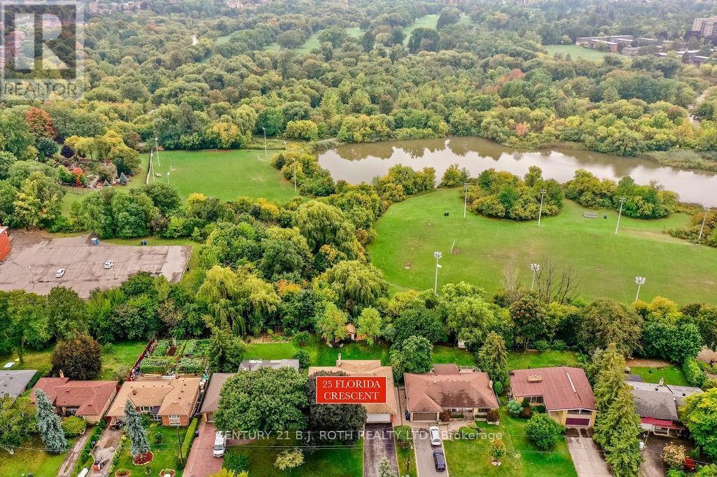 25 Florida Crescent, Toronto (Humbermede), Ontario  M9M 1P4 - Photo 2 - W12446565