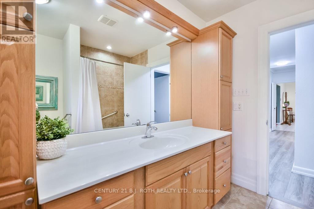 25 Florida Crescent, Toronto (Humbermede), Ontario  M9M 1P4 - Photo 20 - W12446565