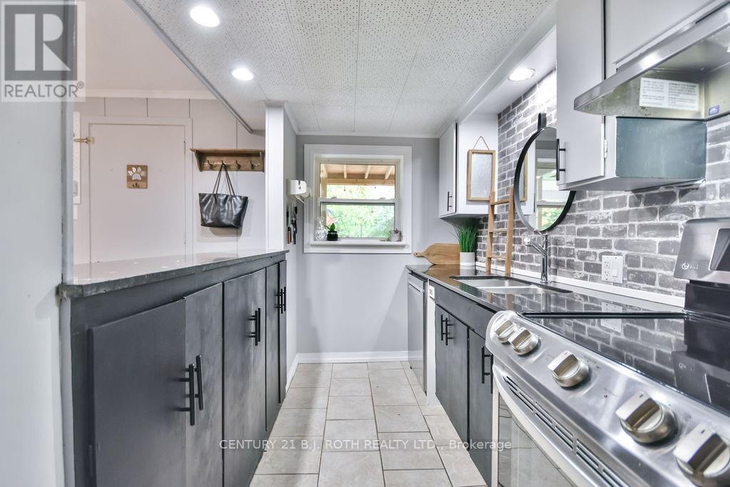 25 Florida Crescent, Toronto (Humbermede), Ontario  M9M 1P4 - Photo 24 - W12446565