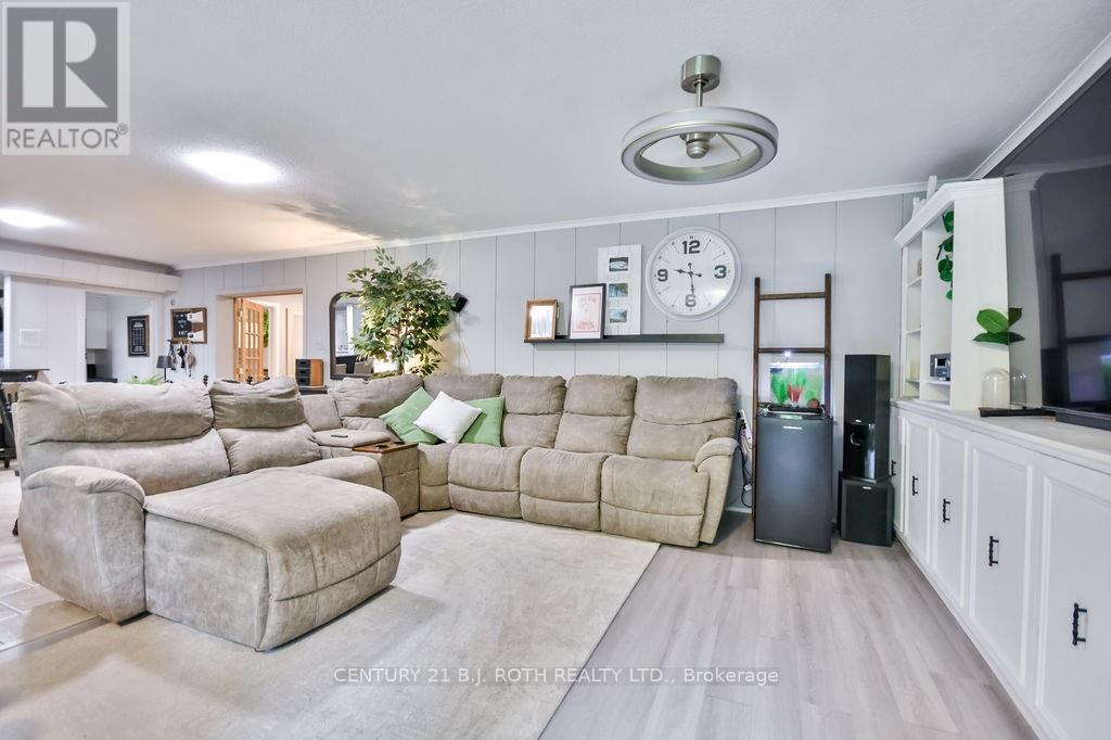25 Florida Crescent, Toronto (Humbermede), Ontario  M9M 1P4 - Photo 26 - W12446565