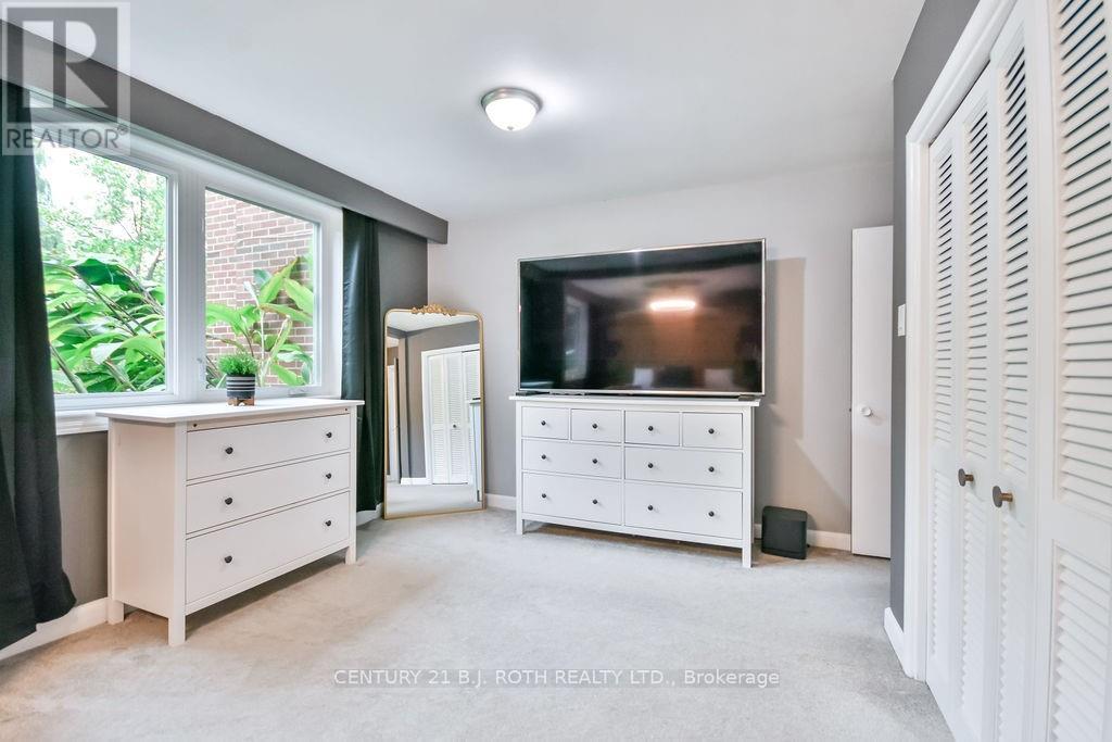 25 Florida Crescent, Toronto (Humbermede), Ontario  M9M 1P4 - Photo 32 - W12446565
