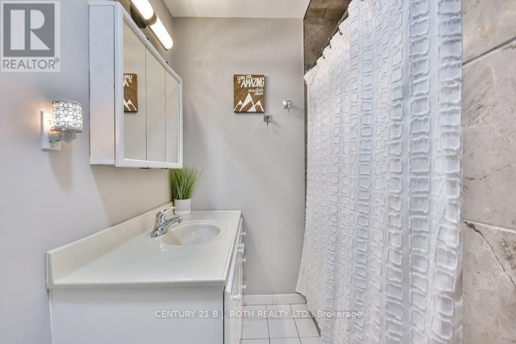25 Florida Crescent, Toronto (Humbermede), Ontario  M9M 1P4 - Photo 34 - W12446565