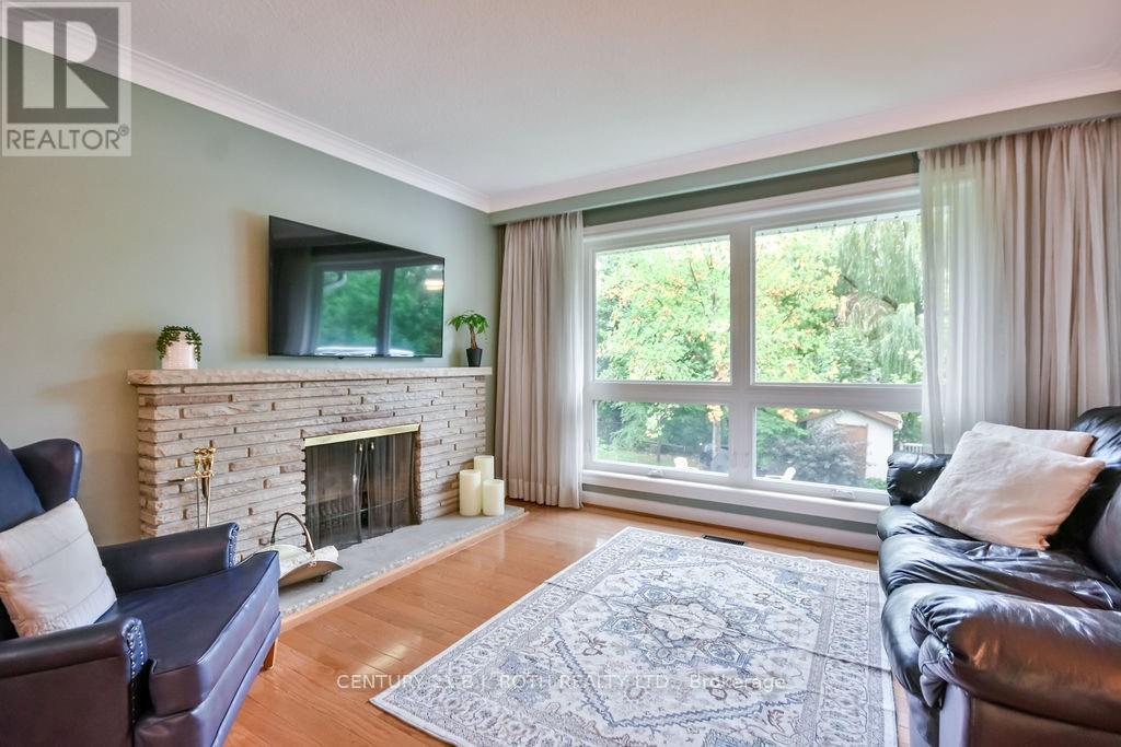 25 Florida Crescent, Toronto (Humbermede), Ontario  M9M 1P4 - Photo 6 - W12446565