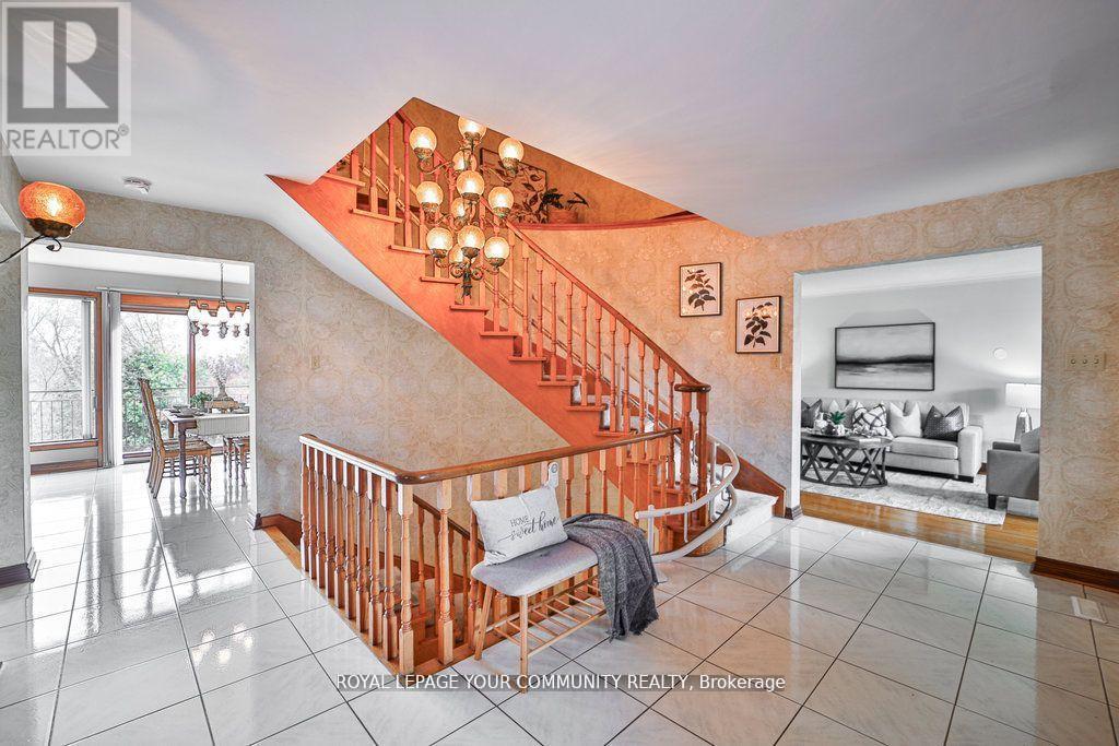 21 Disan Court, Toronto (Thistletown-Beaumonde Heights), Ontario  M9V 4A5 - Photo 11 - W12446619