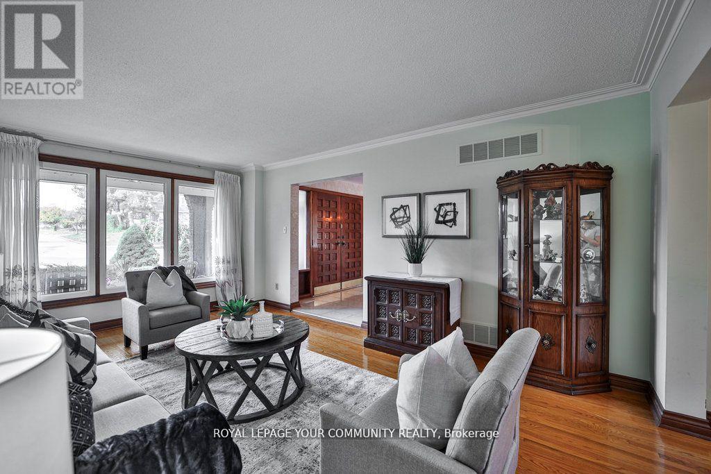 21 Disan Court, Toronto (Thistletown-Beaumonde Heights), Ontario  M9V 4A5 - Photo 13 - W12446619